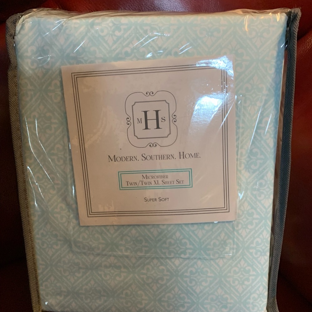 New! MODERN SOUTHERN HOME SET OF TWIN/XL SHEETS Blue Trellis Pattern